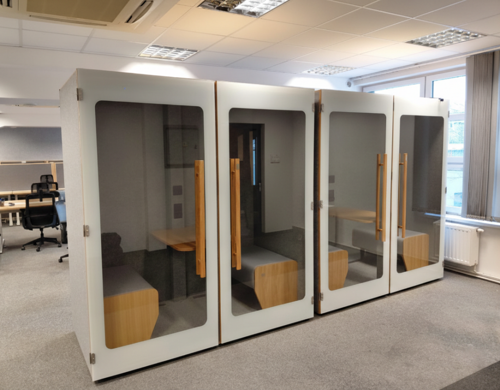 Budki akustyczne zamiast sali konferencyjnej - realizacja u klienta
