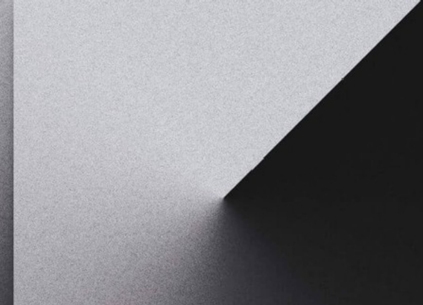 Wzór Cadence — ukośne, rytmiczne nacięcia na kasetonie sufitowym NexFelt SkyArt